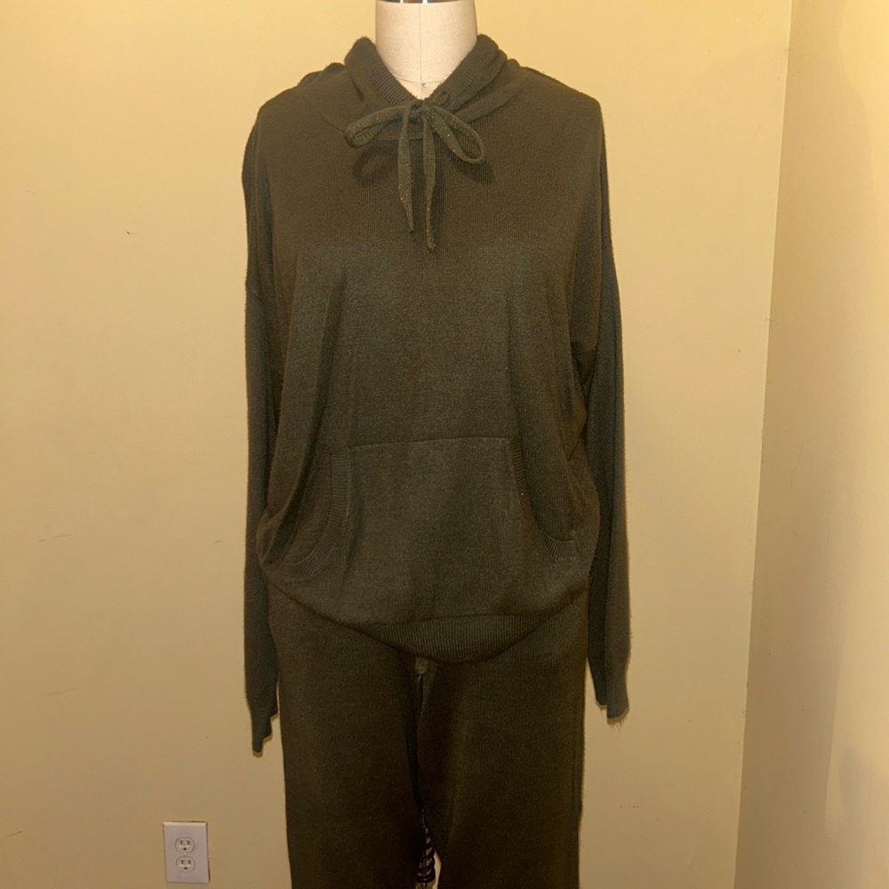 New York & Company Olive Green Lounge Jogger Set